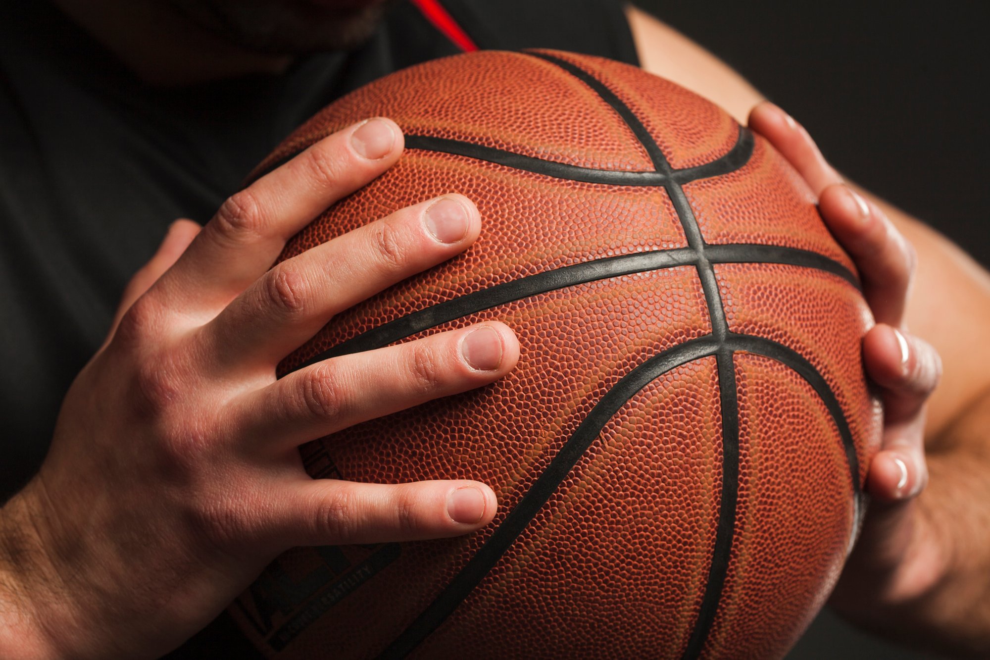 close-up-de-basquete-de-mao